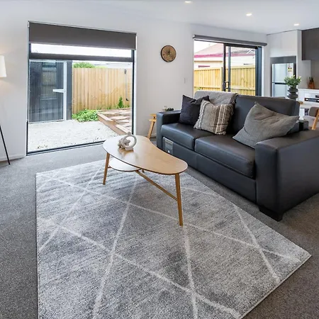 2Br Townhouse: Cosy, Close To City, Car Park